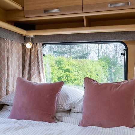 Cosy Caravan On Luxury Campsite Hulme End Exterior photo