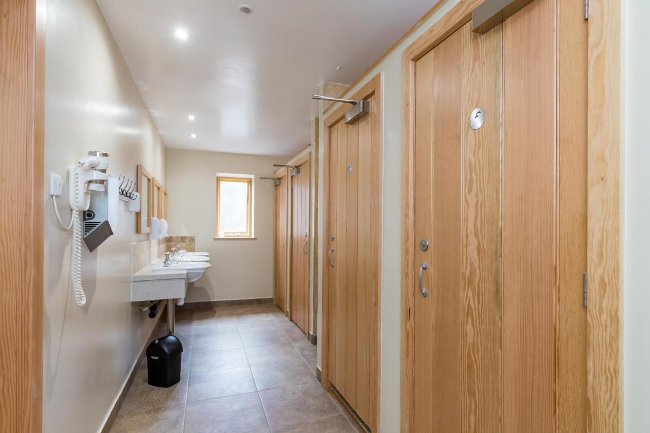Cosy Caravan On Luxury Campsite Hulme End Exterior photo
