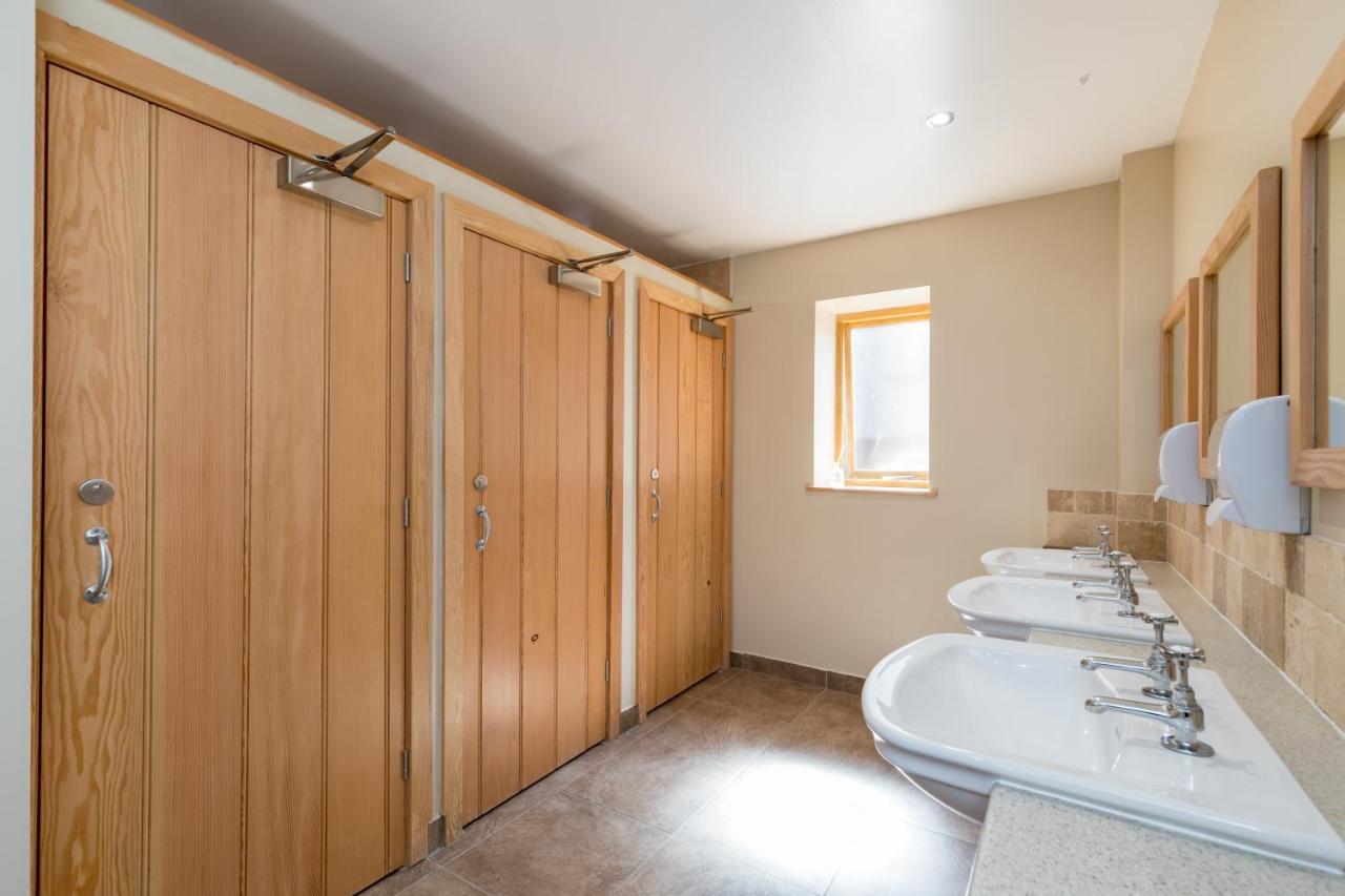 Cosy Caravan On Luxury Campsite Hulme End Exterior photo