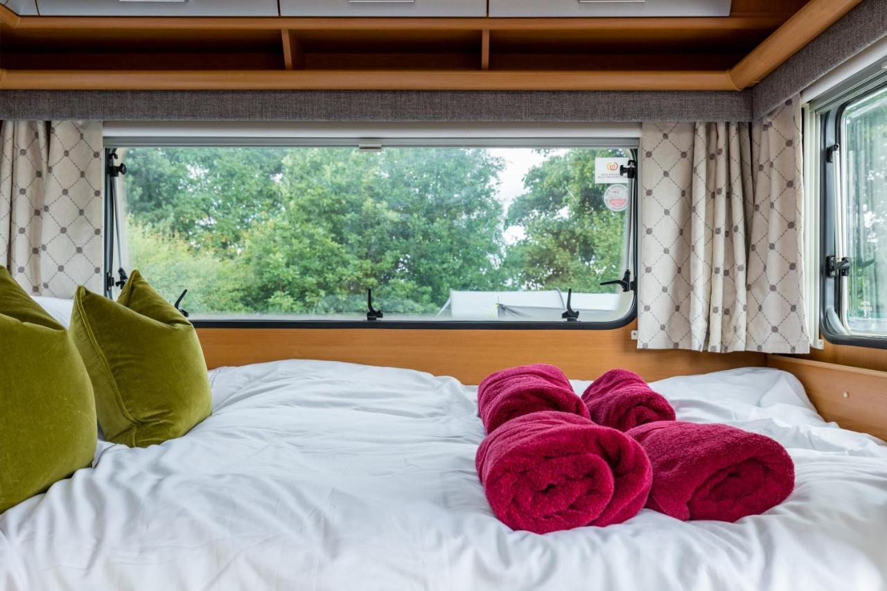 Cosy Caravan On Luxury Campsite Hulme End Exterior photo
