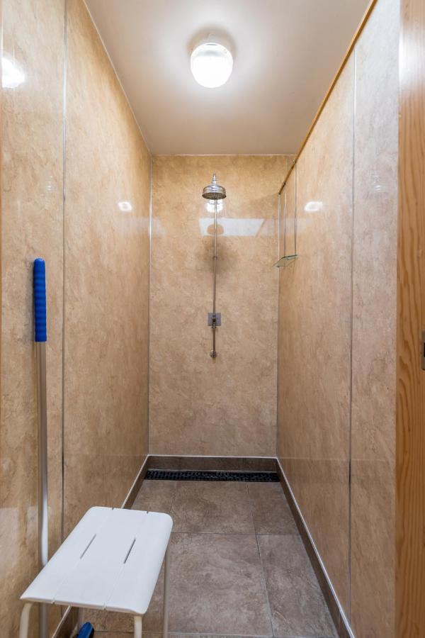 Cosy Caravan On Luxury Campsite Hulme End Exterior photo